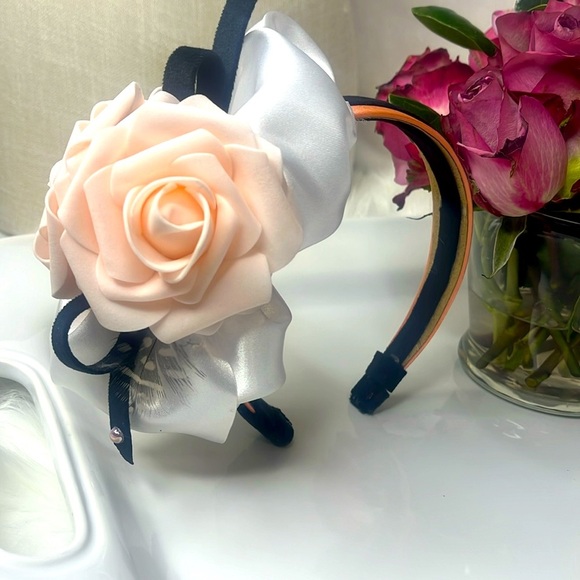 ROSE HEADBAND - Picture 1 of 8